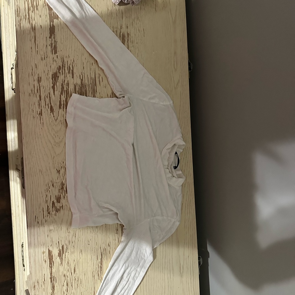 White cropped under shirt